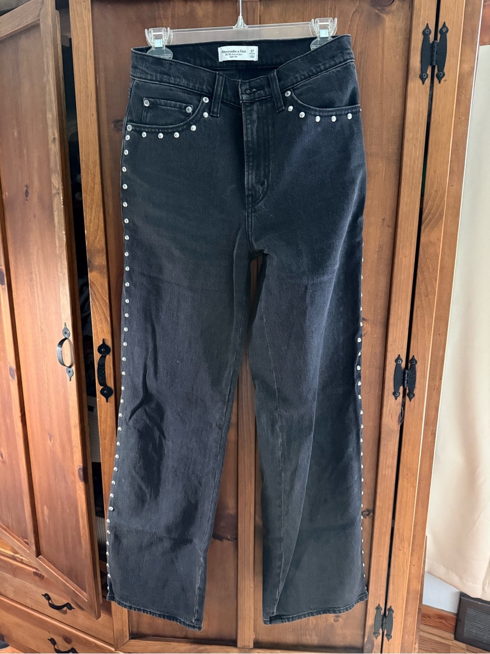 Abercrombie High-Rise 90s Relaxed Jeans Studded